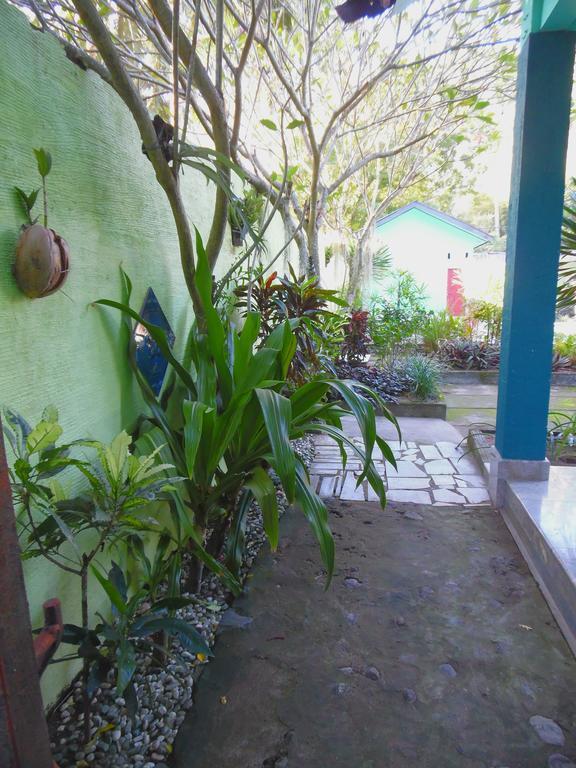 Hôtel Lazy Monkey à Senggigi Extérieur photo