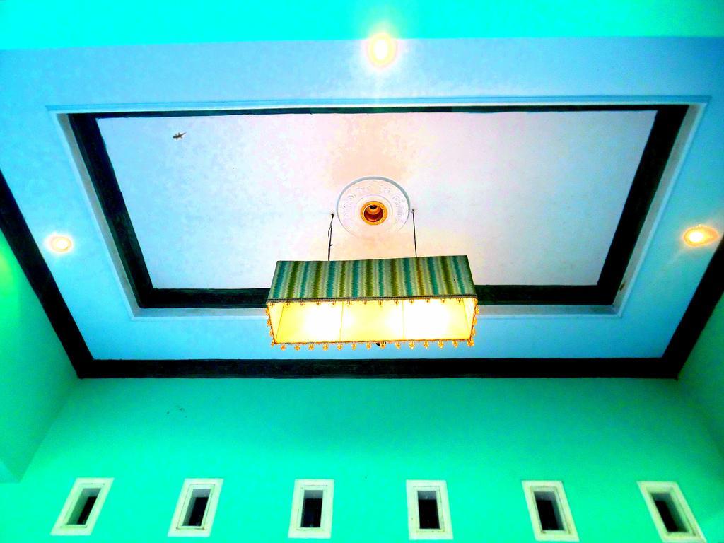 Hôtel Lazy Monkey à Senggigi Extérieur photo