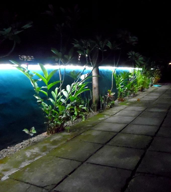 Hôtel Lazy Monkey à Senggigi Extérieur photo