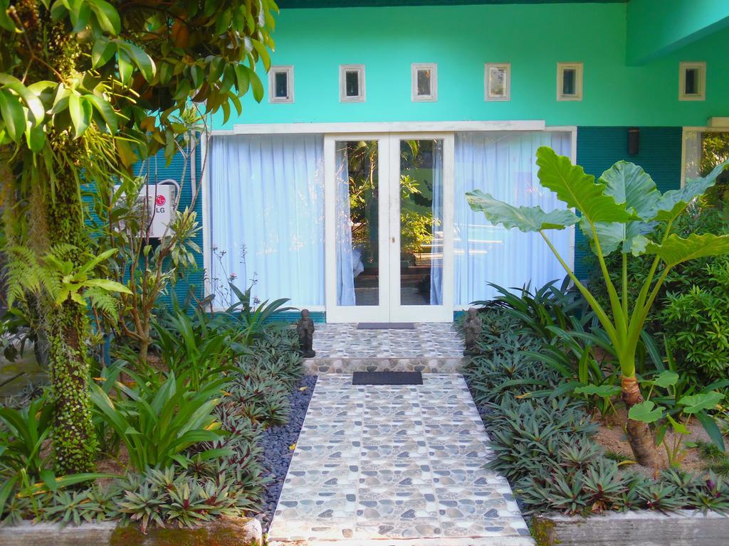 Hôtel Lazy Monkey à Senggigi Extérieur photo